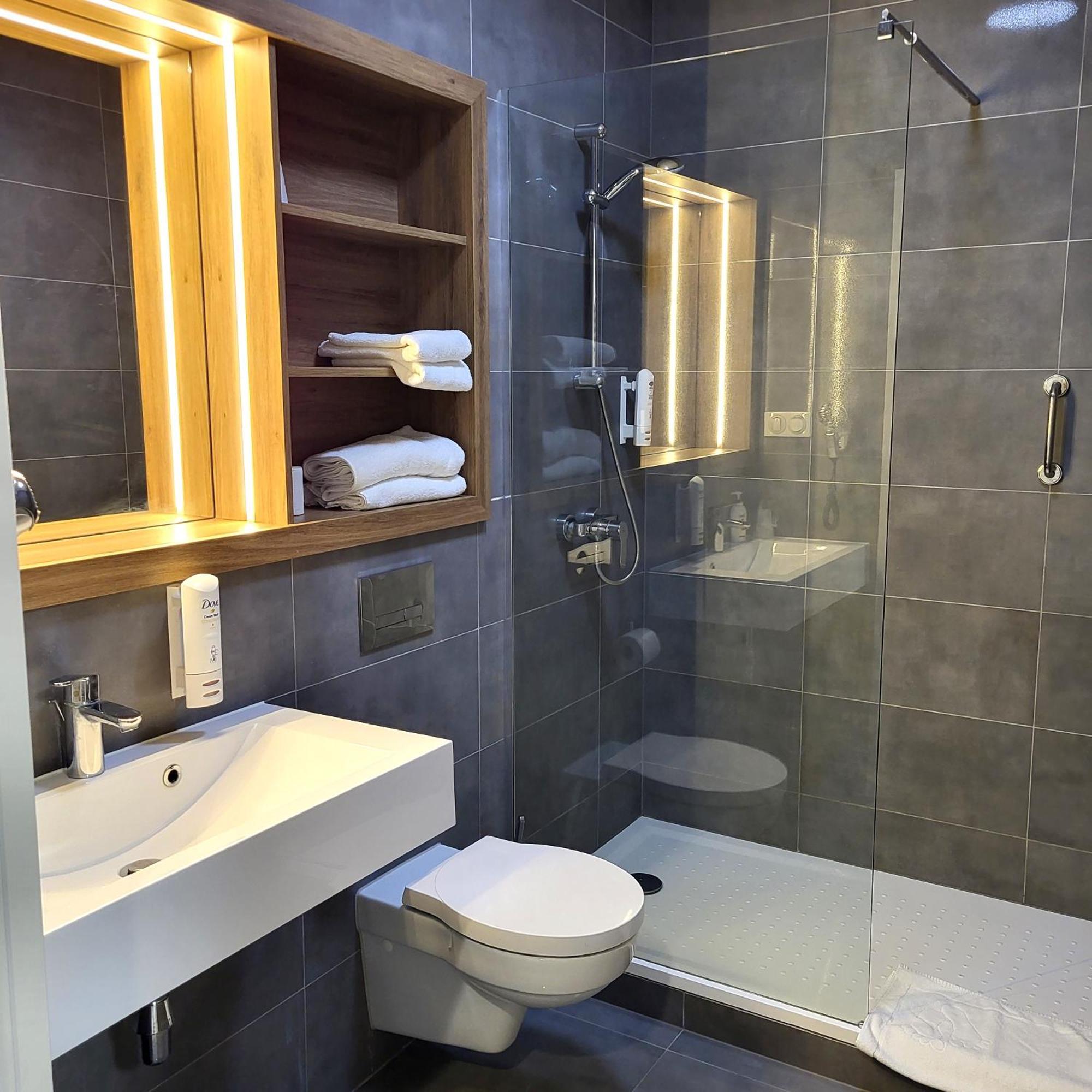 בולסלאביש Hotel Centrum מראה חיצוני תמונה