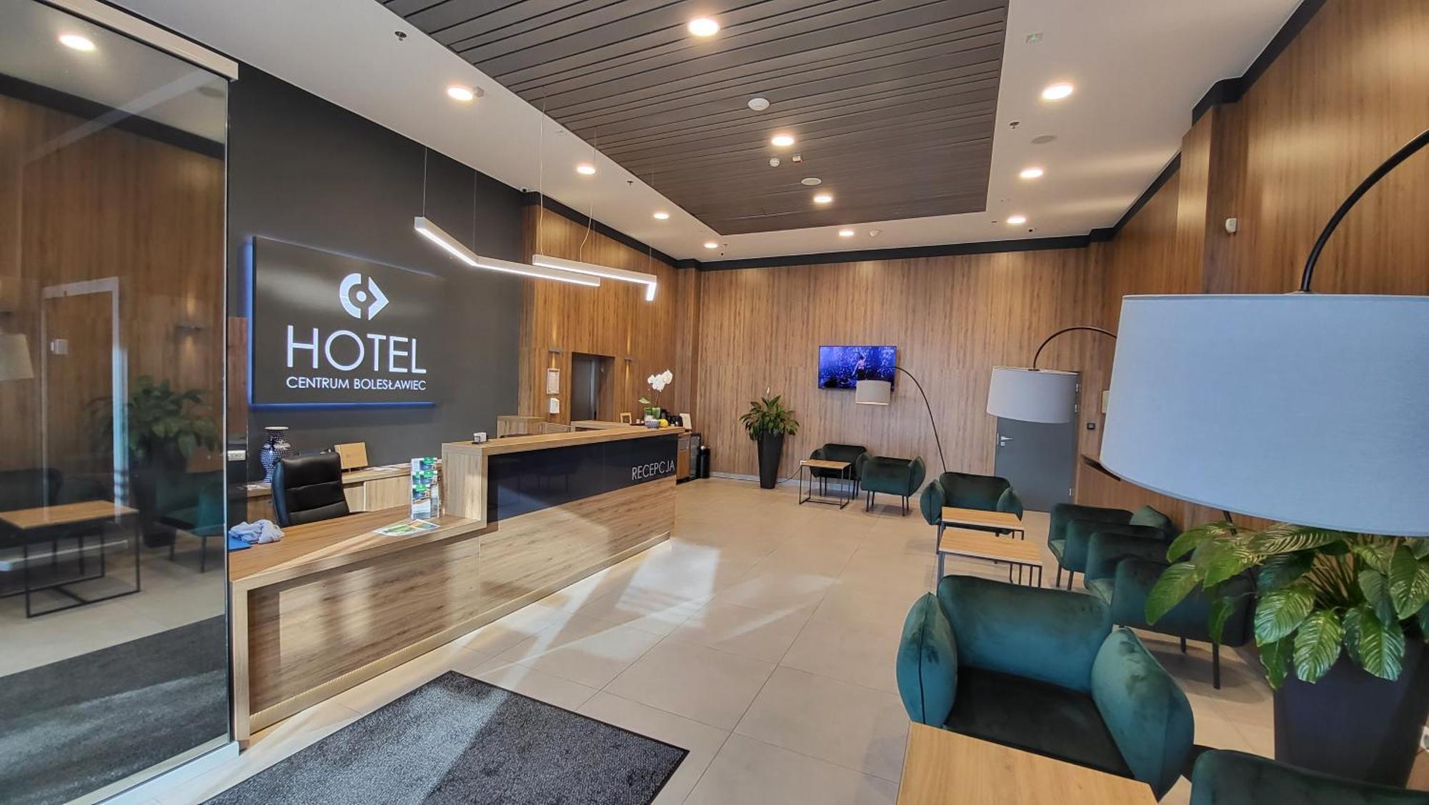 בולסלאביש Hotel Centrum מראה חיצוני תמונה